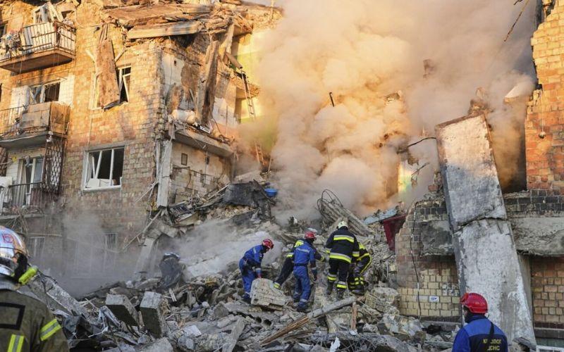 Russia Ukraine War: 50 से अधिक मिसाइल... 500 ड्रोन, रूस ने यूक्रेन पर फिर मचाया कहर, 5 की मौत