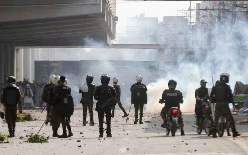 पाकिस्तान में TLP प्रदर्शनकारियों और सुरक्षाबलों के बीच झड़प, 10 से अधिक की मौत