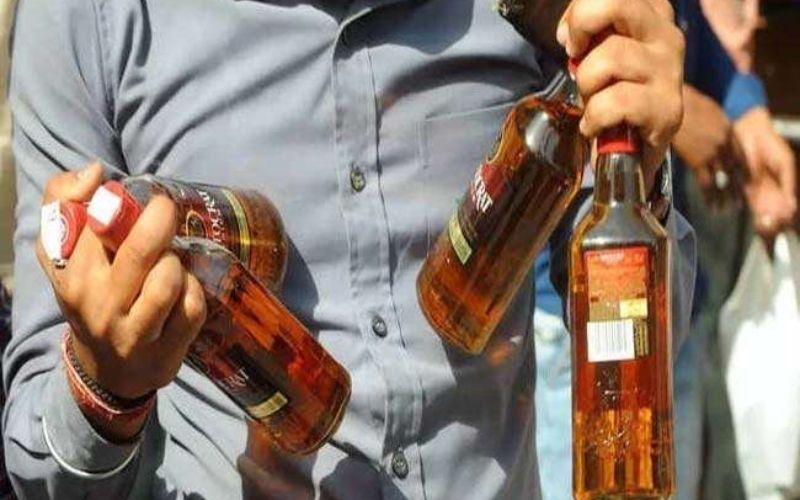 शराब तस्कर गिरफ्तार, 2000 क्वार्टर शराब और कार जब्त