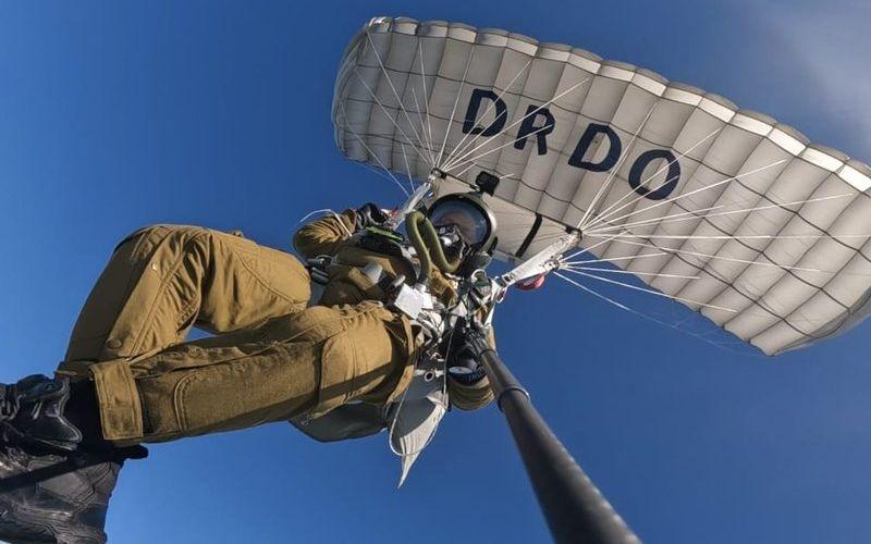 स्वदेशी युद्धक पैराशूट सिस्टम को 32 हजार फीट से परखा, पूरी तरह खरा उतरा