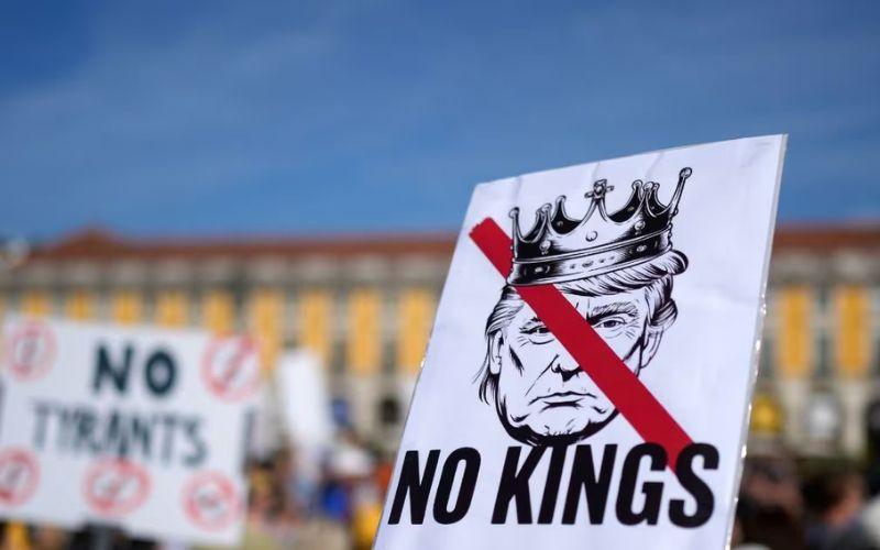 अमेरिका में नो किंग्स प्रोटेस्ट, लाखों लोग सड़कों पर उतरे न्यूयॉर्क, लॉस एंजेलिस समेत कई शहर विरोध में