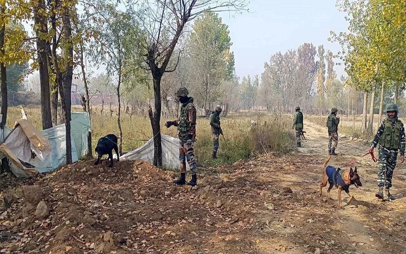 Manipur: जबरन वसूली के आरोप में महिला उग्रवादी और दो अन्य व्यक्ति गिरफ्तार