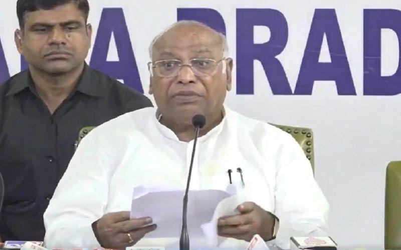 Kurnool Bus Accident: मल्लिकार्जुन खड़गे समेत तमाम नेताओं ने जताया दुख