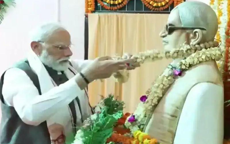 PM मोदी ने कर्पूरी ठाकुर के गांव पहुंच कर जननायक को किया नमन