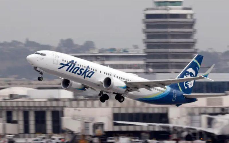 अमेरिका की अलास्का एयरलाइंस ने रोकी अपनी सभी उड़ानें