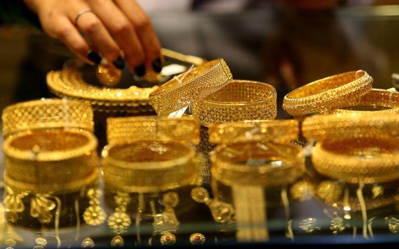 Gold Silver Price: सोना, चांदी के भाव में गिरावट, जानें क्या है लेटेस्ट रेट