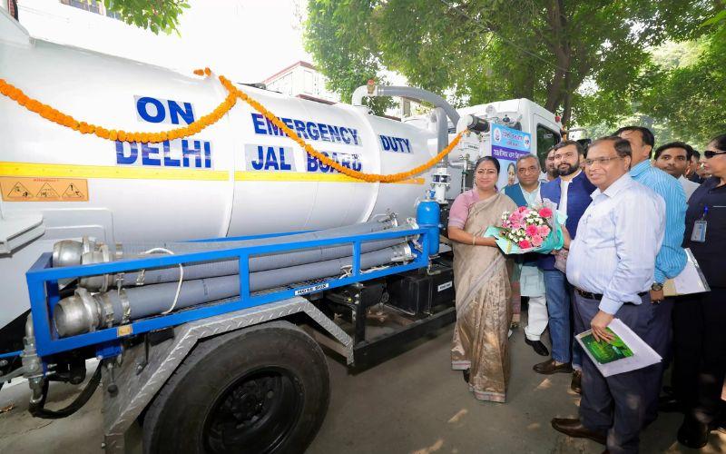 CM रेखा गुप्ता ने पीतमपुरा में सीवर लाइन, सड़क और ड्रेनेड सिस्टम के कार्यों का किया शुभारंभ