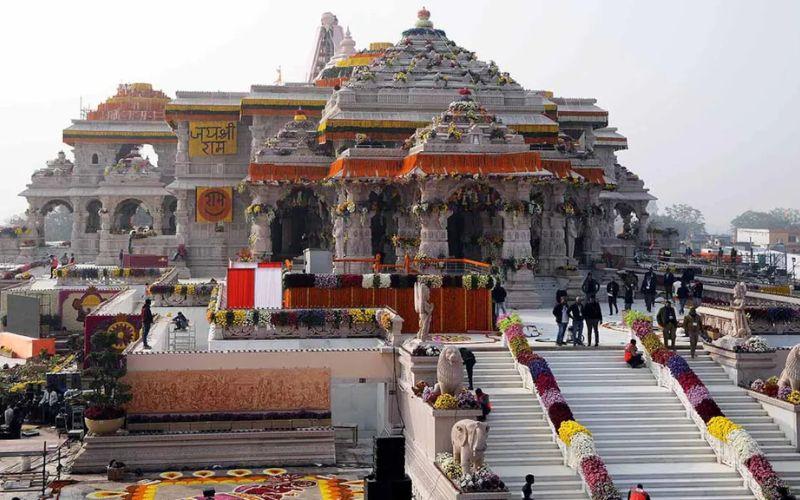 बारिश में भी नहीं थमा श्रद्धा भाव, अयोध्या में 14 कोसी परिक्रमा में लाखों श्रद्धालु, प्रशासन सतर्क