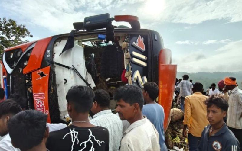 मध्य प्रदेश के बड़वानी में बस पलटने से एक महिला की मौत, 30 से ज्यादा यात्री घायल