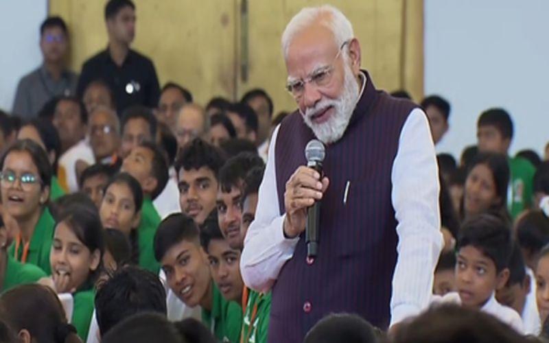 Chhattisgarh: प्रधानमंत्री मोदी ने की बच्चों के साथ ‘दिल की बात’, दिखा अलग स्नेह