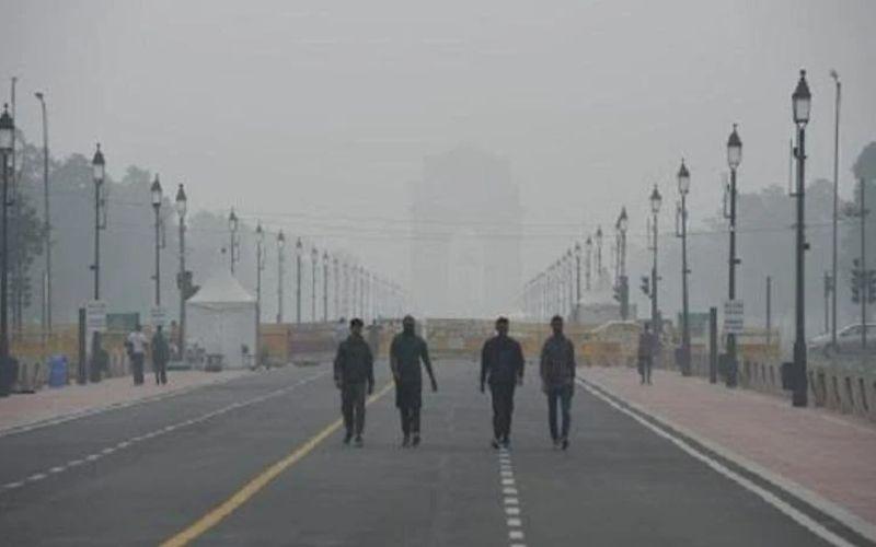 NCR में बढ़ी ठंड, तापमान में लगातार गिरावट, तेज हवा से सुधरे हालात, AQI ऑरेंज जोन में