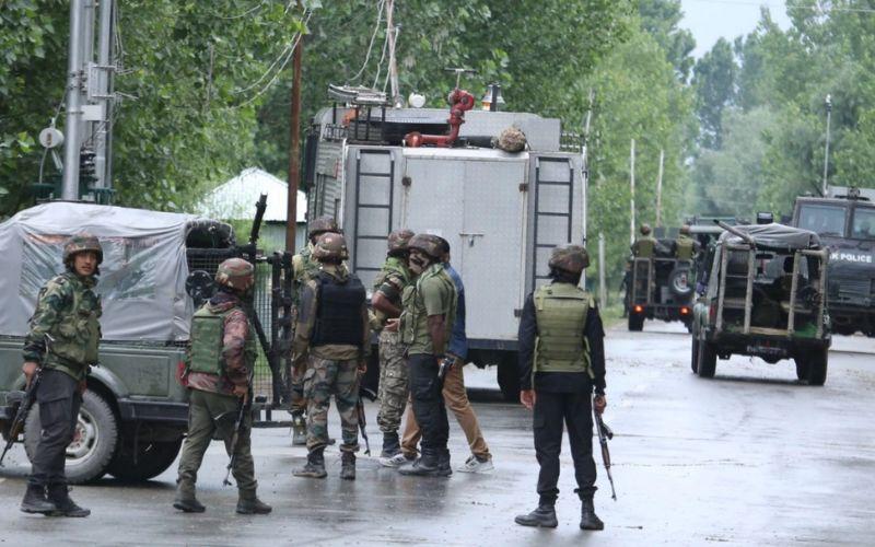 कुपवाड़ा में सेना ने घुसपैठ की कोशिश नाकाम कर दो आतंकवादियों को मार गिराया