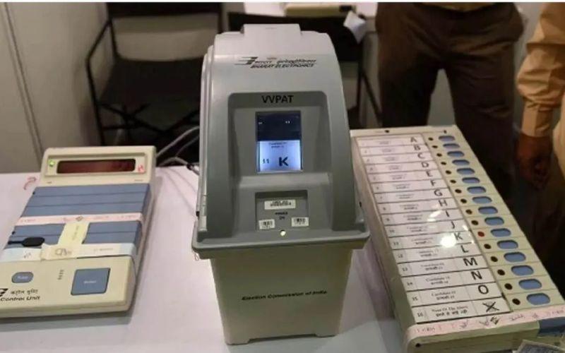 बिहार में EVM की फोटो खींचने, सोशल मीडिया पर डालने के आरोप में प्राथमिकी दर्ज