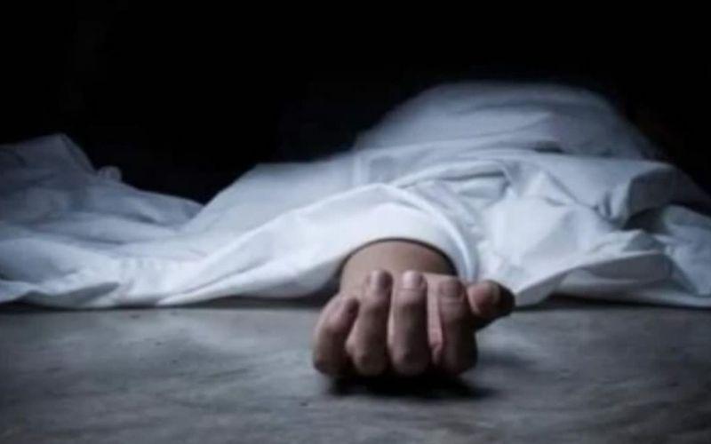 बिजली के खंभे की चपेट में आने से स्कूटी सवार की मौत, भारतीय किसान यूनियन ने किया प्रदर्शन