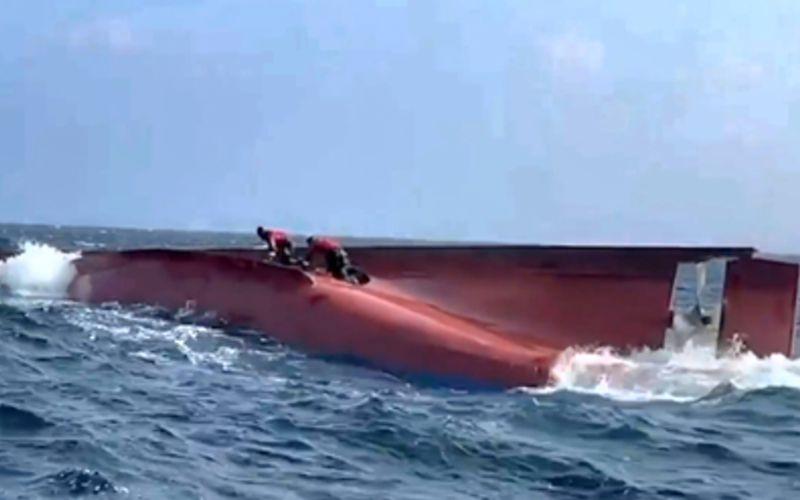 दक्षिणी यूनान में नाव पलटने से तीन की मौत, 56 को बचाया गया