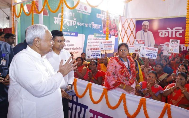 Bihar Elections 2025: बिहार में 10वीं बार नीतीश सरकार, पवन सिंह की पत्नी लगातार पीछे