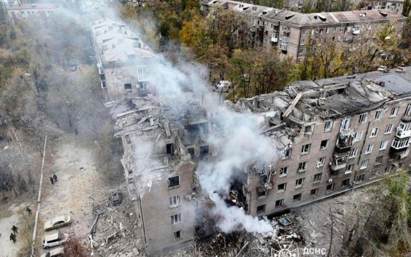 कीव में रूसी ड्रोन और मिसाइल हमलों में 11 लोग घायल