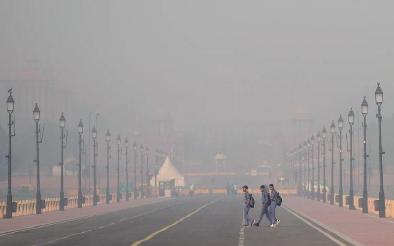 Delhi Pollution: राजधानी में जहरीला धुंधा छाया, बेहद खराब श्रेणी में AQI