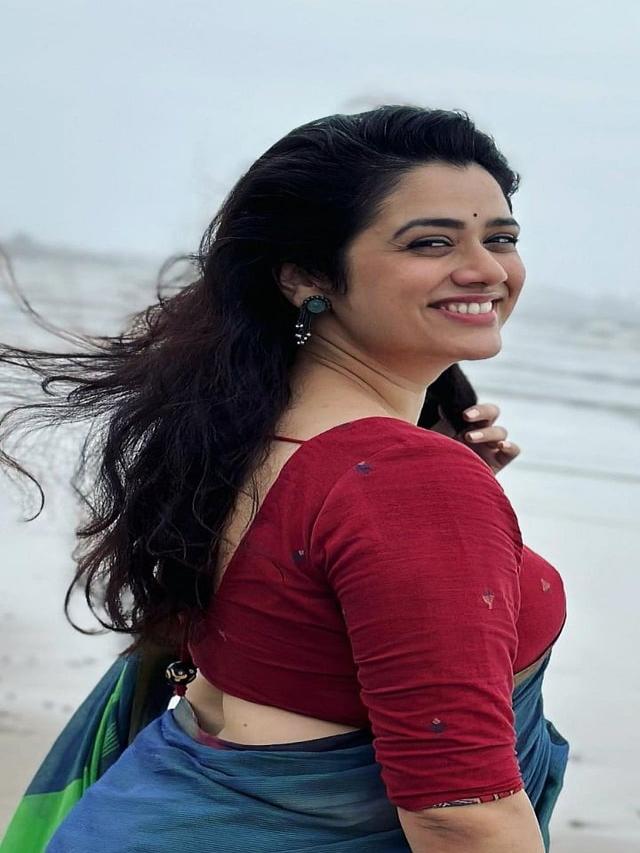 Girija Oak के बारें में