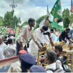 गुजरात के वडोदरा में गिरा पुल, 10 की मौत, 8 को बचाया